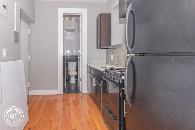 Building Photo - 367 S 5th St