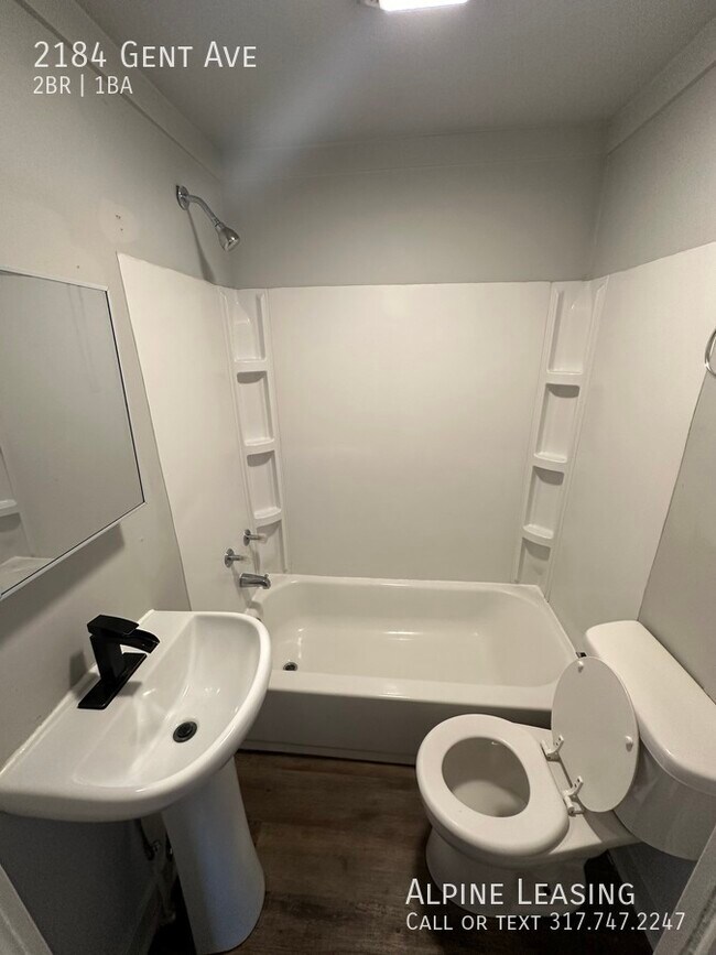 Building Photo - Near NW-Riverside area 2BR House!