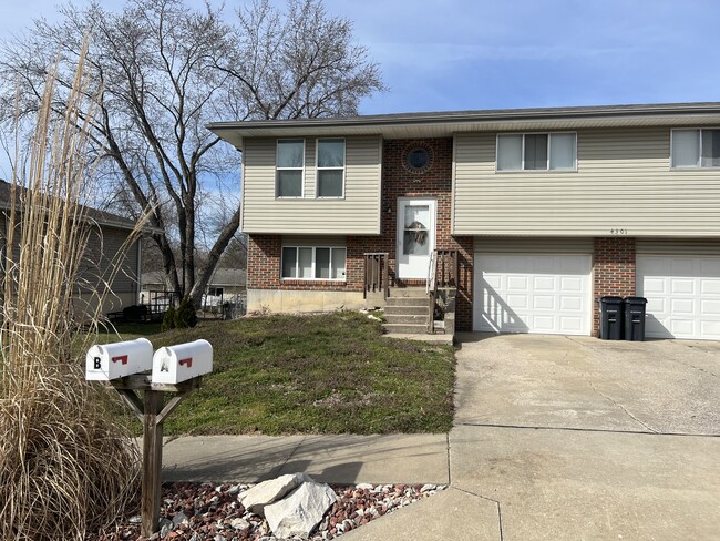 Building Photo - 4301 Mesa Dr