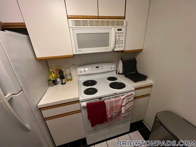 Building Photo - 1933 Commonwealth Ave