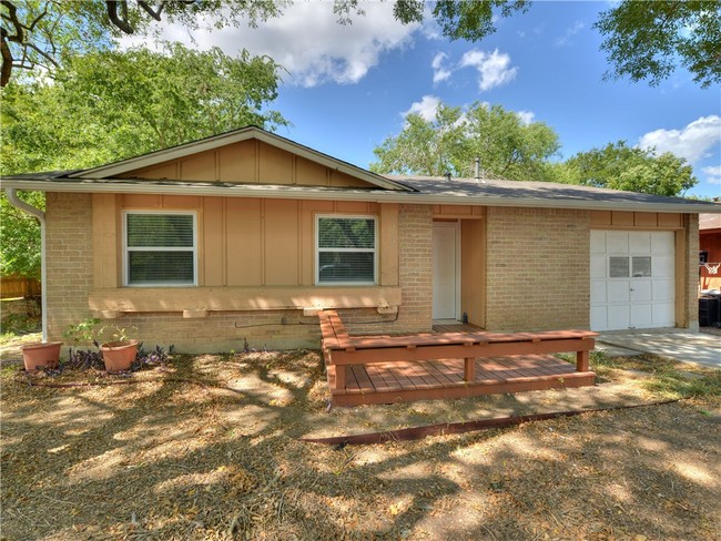 Building Photo - 6202 Woodhue Dr