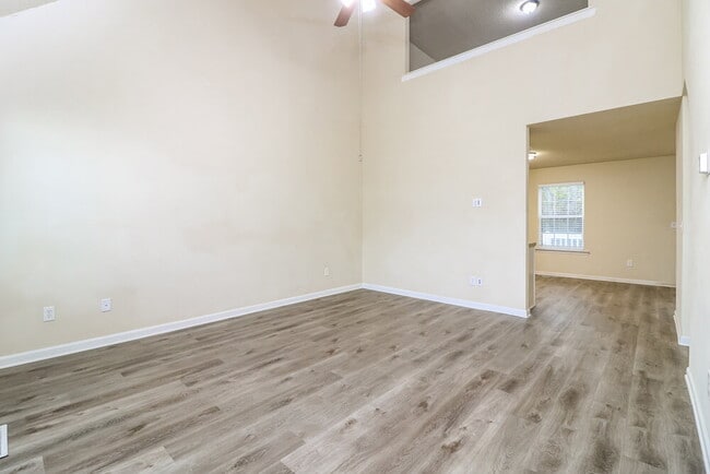 Building Photo - 67 Middlebrook Dr