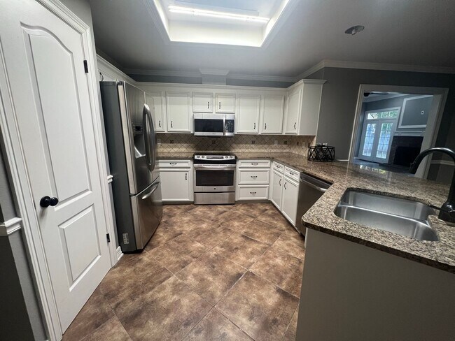 Foto del edificio - Half off the first Full Months rent! BAY H...