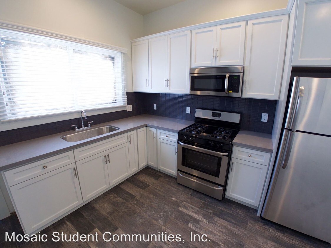 Foto principal - 1157 W 28th St