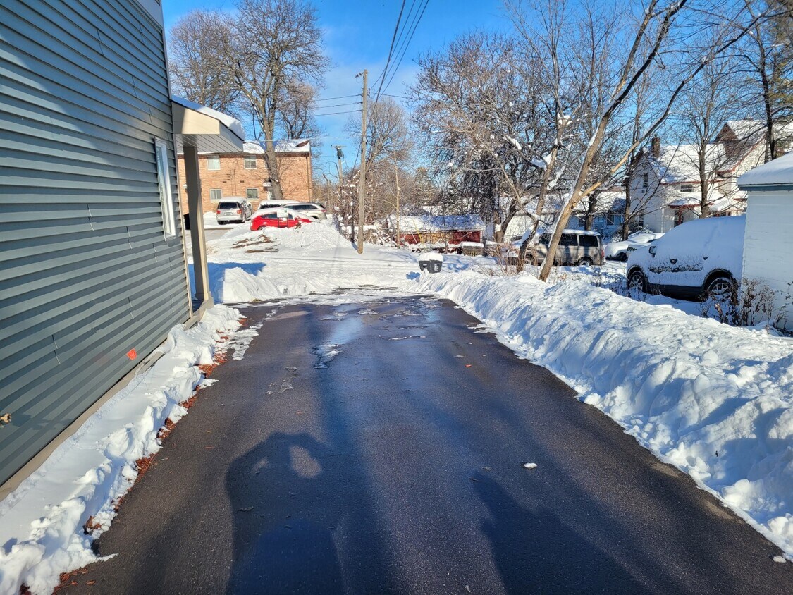 Foto principal - 84 Curtice St E