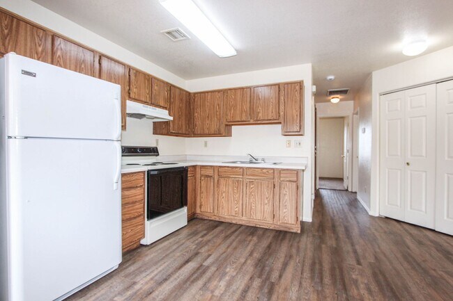Foto del edificio - 8460 E Lakeshore Dr