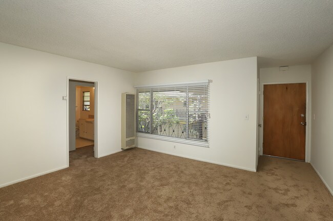 Building Photo - 265 Grandview St