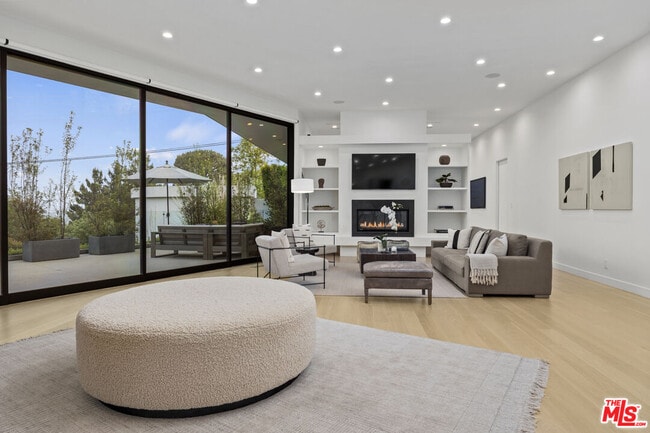 Building Photo - 9960 Beverly Grove Dr Dr