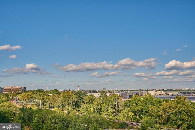 Foto del edificio - 3650 S Glebe Rd