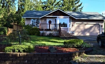 Building Photo - 3050 Glenhaven Dr