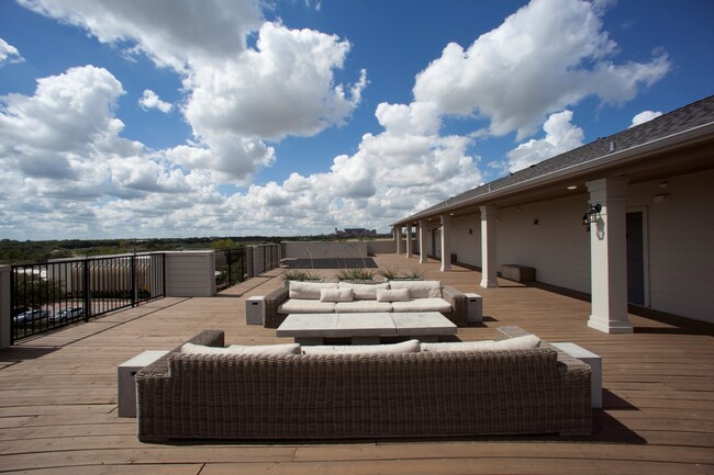 Roof Deck - Thomas Park Lofts