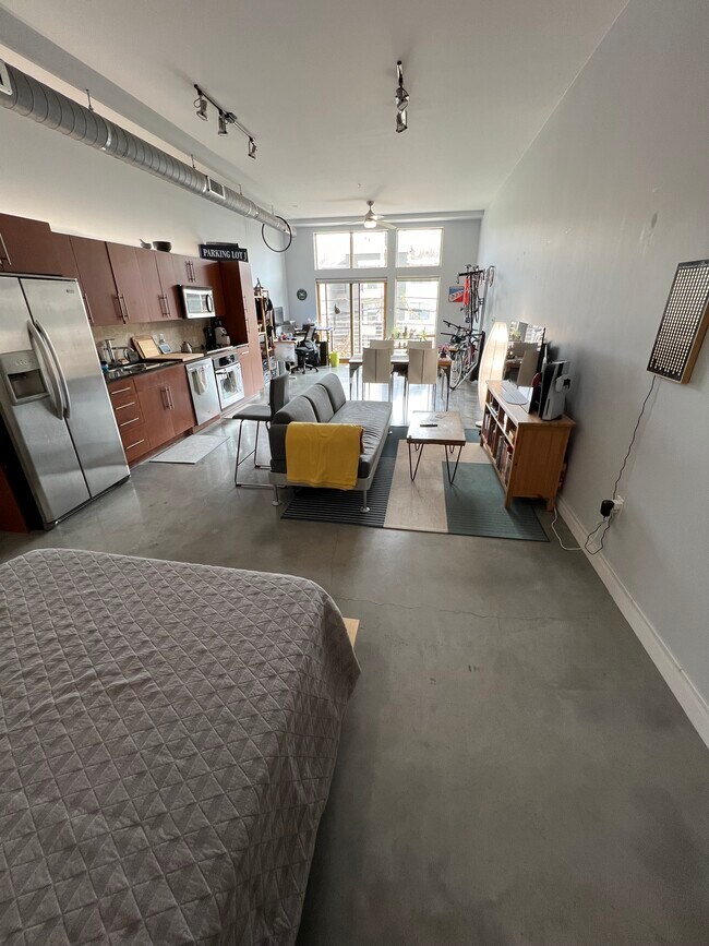 Foto del edificio - 2124 E 6th St