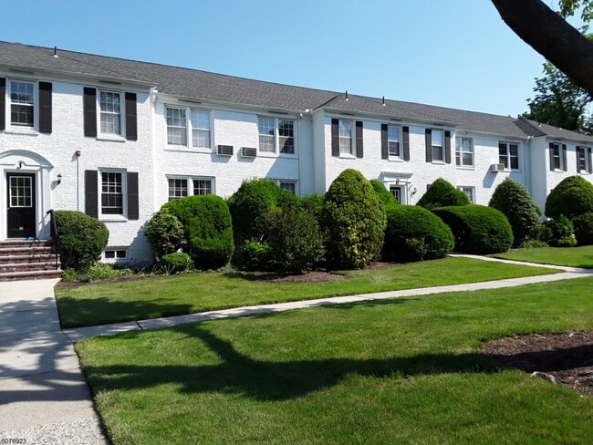 Building Photo - 101 Gates Ave