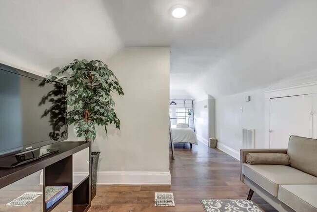 Foto del edificio - 2177 Rexwood Rd