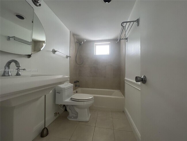 Foto del edificio - 3750 NE 170th St