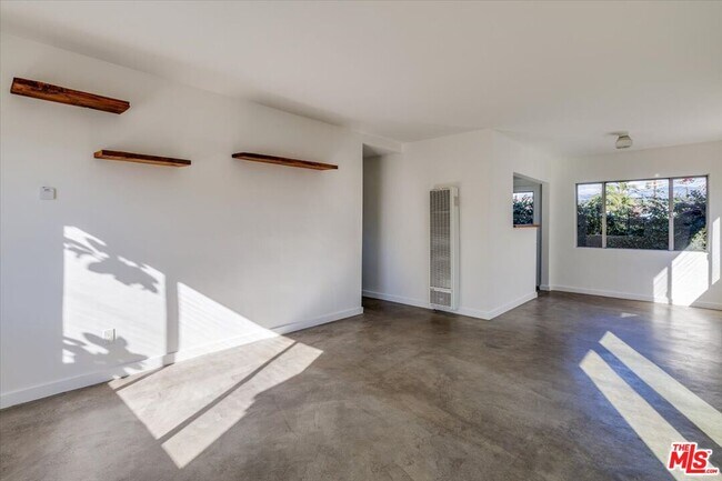 Foto del edificio - 3171 Silver Lake Blvd