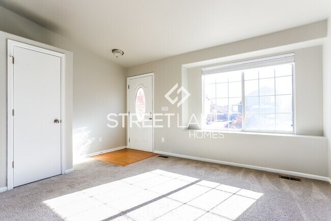 Building Photo - REDUCED!