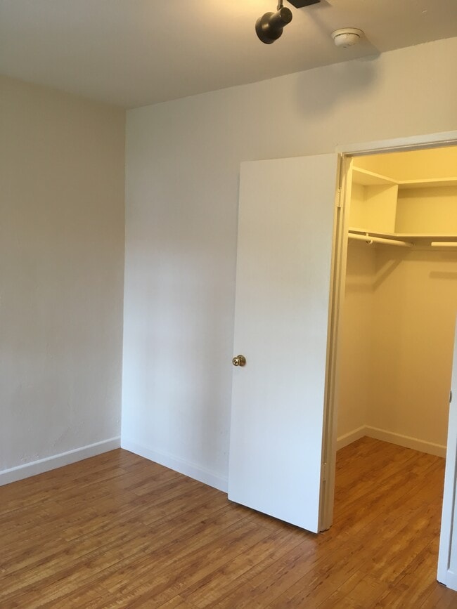 Building Photo - 10809 Lindbrook Dr