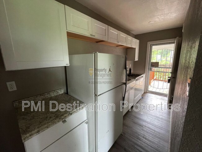 Foto del edificio - 4105 E Linwood Blvd