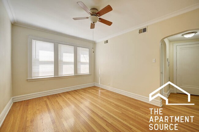 Foto del edificio - 4514 W Wellington Ave