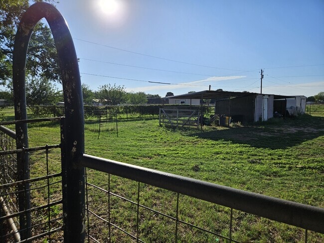 Building Photo - 1203 E County Rd 128