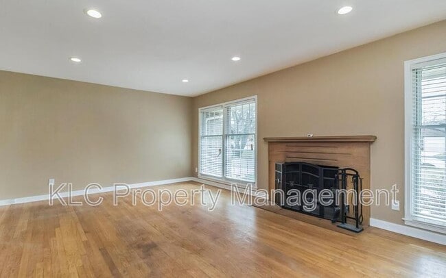 Building Photo - 7105 Sunset Terrace