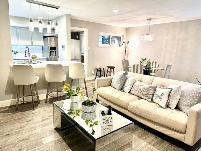 Foto del edificio - 2711 Briarhurst Dr