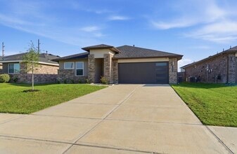 Building Photo - 30034 Reagans Rnch Dr