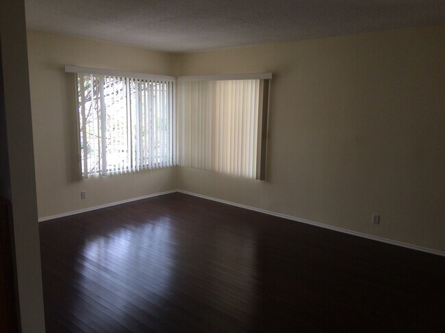 Foto del edificio - 920 N Ogden Dr