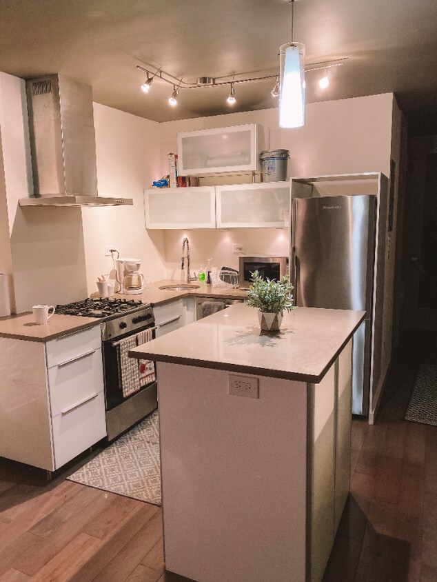 Primary Photo - 412 W 47th St
