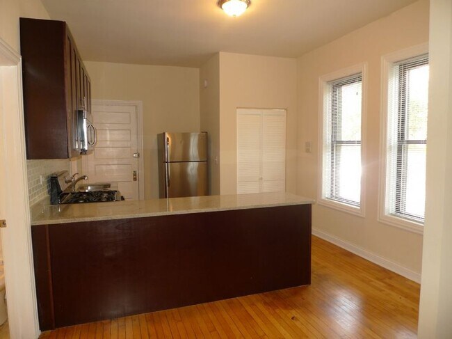 Foto del edificio - 1645 W Waveland Ave