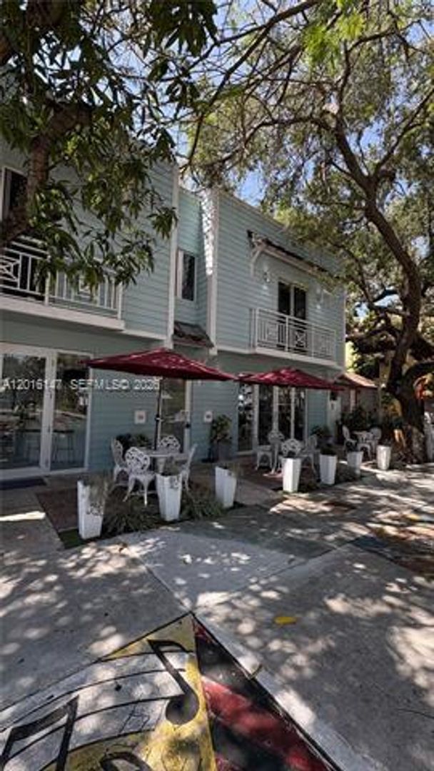 Foto del edificio - 3872 Grand Ave