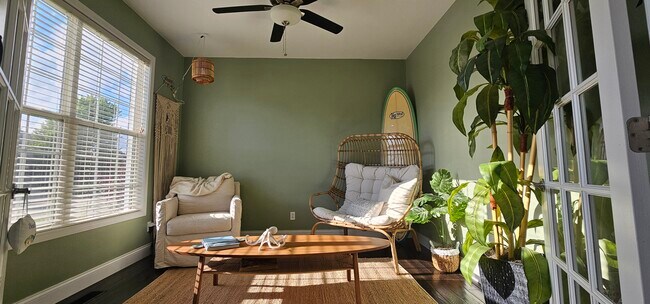 Office/sitting area behind French doors - 1456 Dale Dr