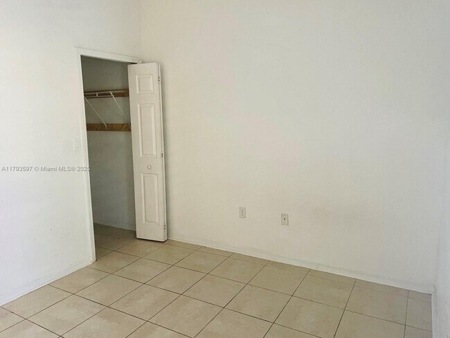 Foto del edificio - 940 NE 34th Ave