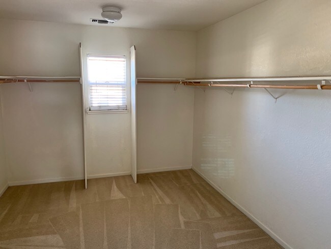 Building Photo - 8868 Amberjack Way