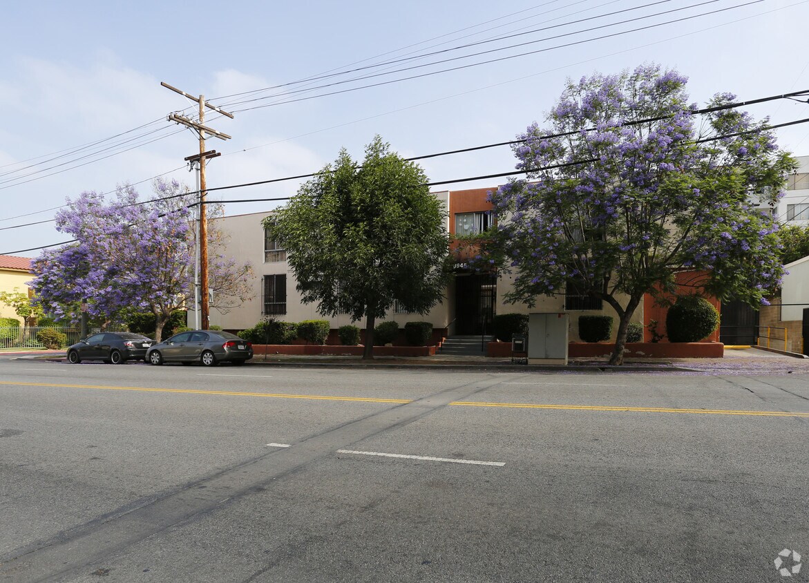 Building Photo - 3945 W 8th St