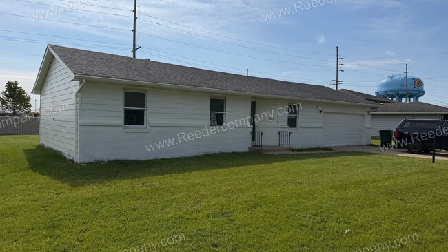 Building Photo - Newly updated 3 bedroom house