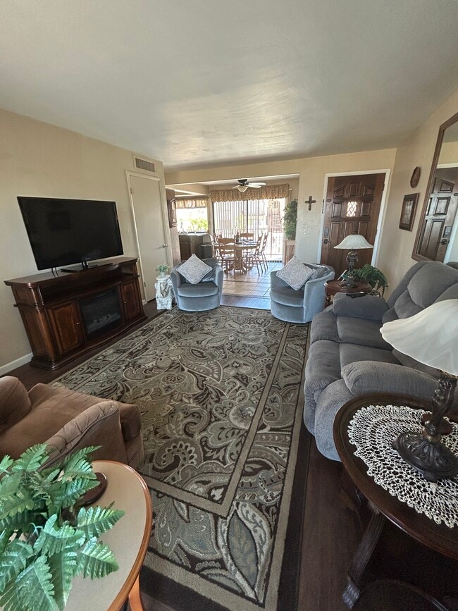 Sala de estar - 1788 Bahama Ave