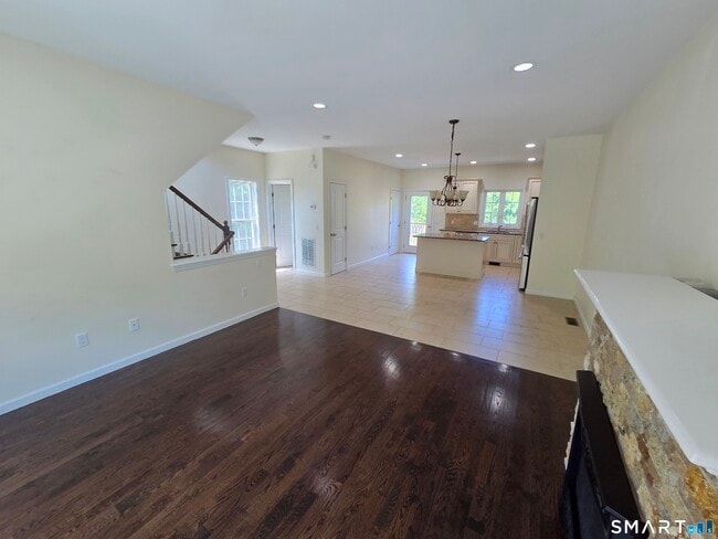 Building Photo - 10 Oak Meadows Dr
