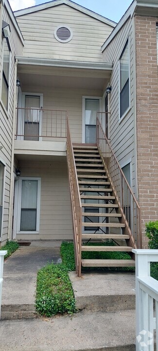 Building Photo - 3500 Tangle Brush Dr