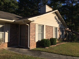 Building Photo - 425 Chase Dr