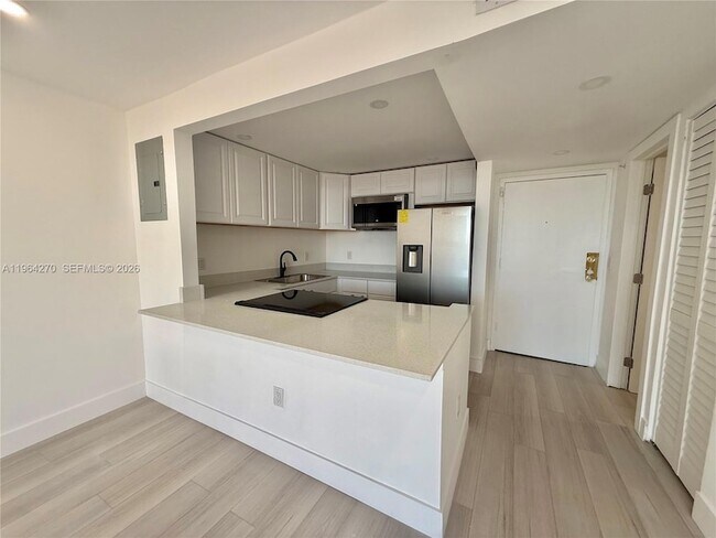 Foto del edificio - 2350 NE 135th St