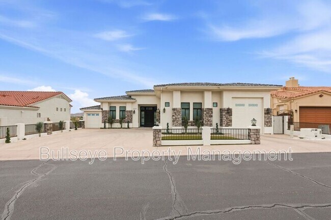 Building Photo - 1527 E Villa Maria Dr