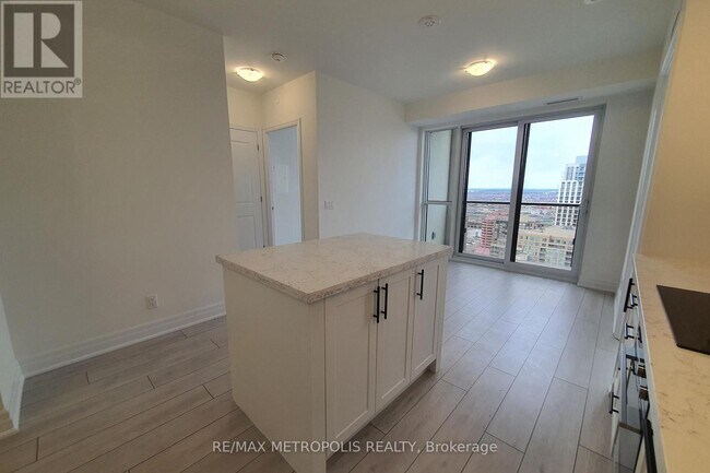 Building Photo - 30 Elm Dr W