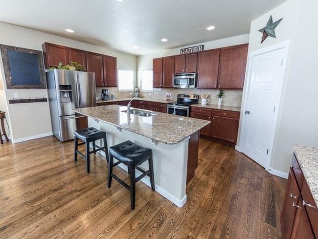 Foto del edificio - Super Spacious & Stylish 4BD/3.5BA Home wi...