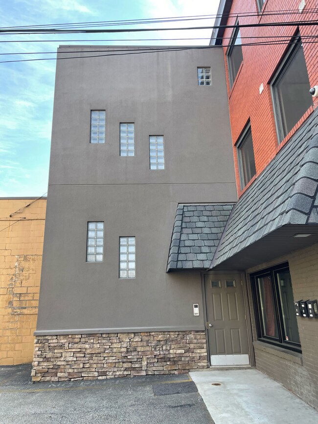 Building Photo - 307 Freeport Rd