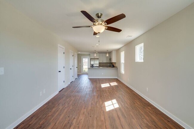 Building Photo - 634 Hadley Ave