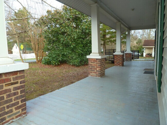 Foto del edificio - Stunning, renovated 7br home in the heart of Carrboro! Walk to downtown w/ ease, walk or bike to ...