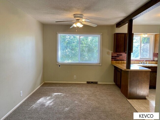 Foto del edificio - Spacious Home with Great Layout for Roommates!