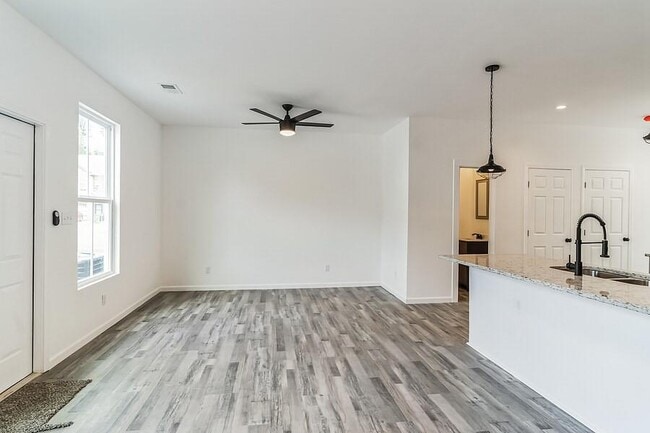 Building Photo - 4011 Redan Rd